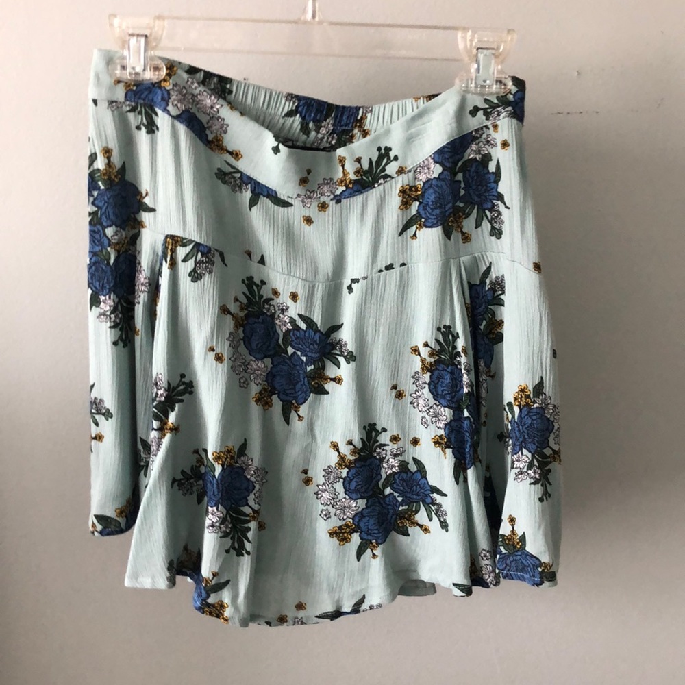 NWT. Green/Blue floral skirt. M.